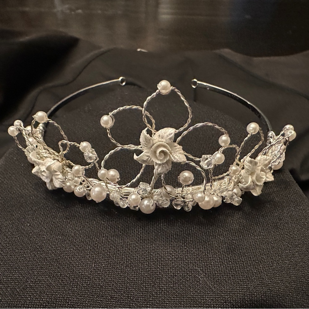 Silver Pearl Flower Tiara Headband - Elegant Accessory BNWOT